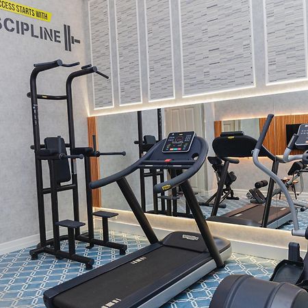 Promenade Hotel Baku Luaran gambar A gym in a hotel