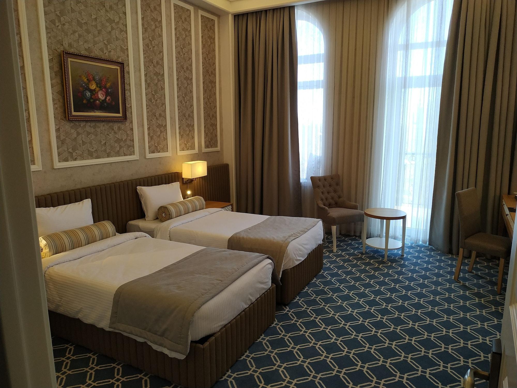 Promenade Hotel Baku Luaran gambar A room at the hotel