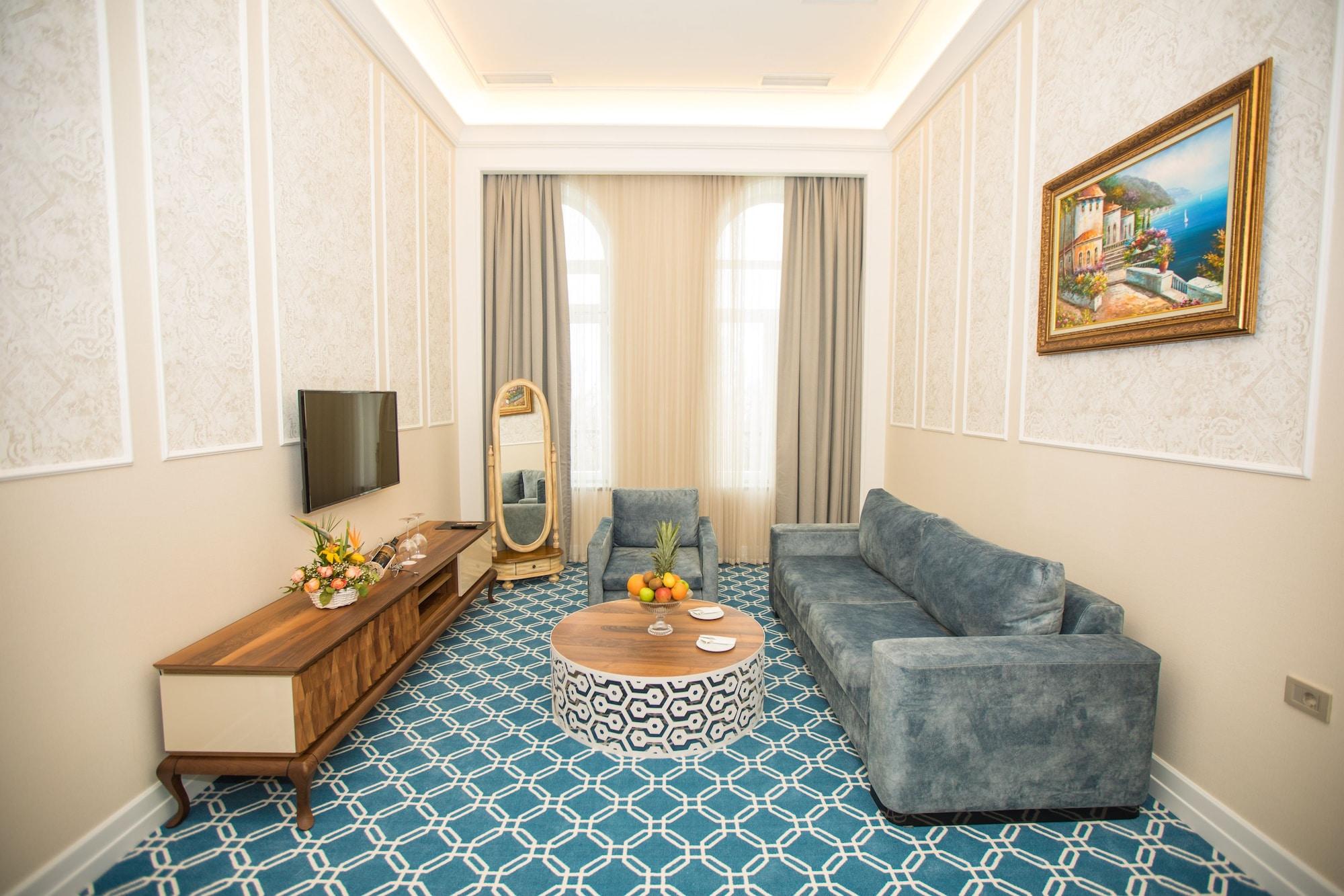 Promenade Hotel Baku Luaran gambar Suite room