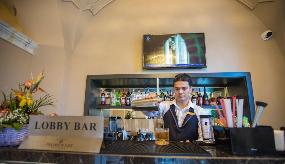 Promenade Hotel Baku Luaran gambar A bartender at work