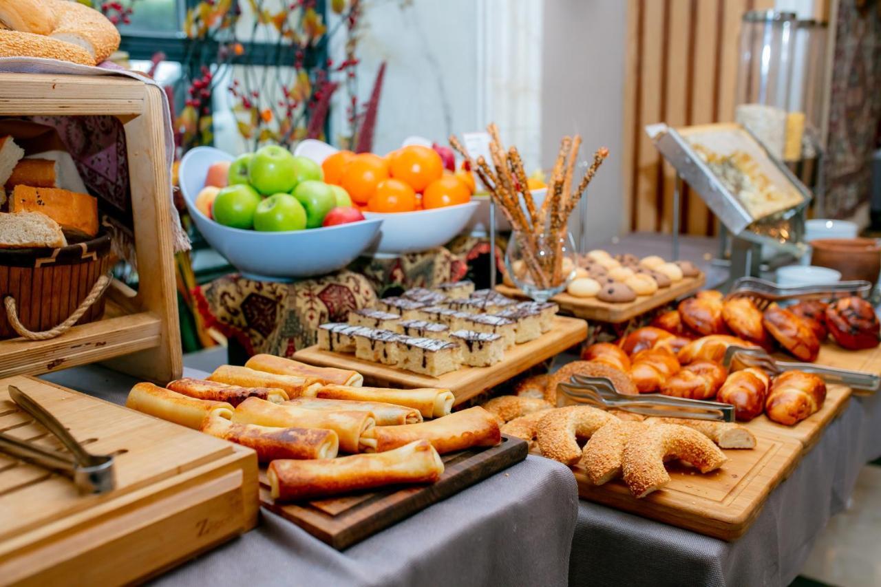 Promenade Hotel Baku Luaran gambar A buffet