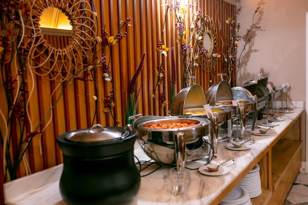 Promenade Hotel Baku Luaran gambar A buffet at a hotel