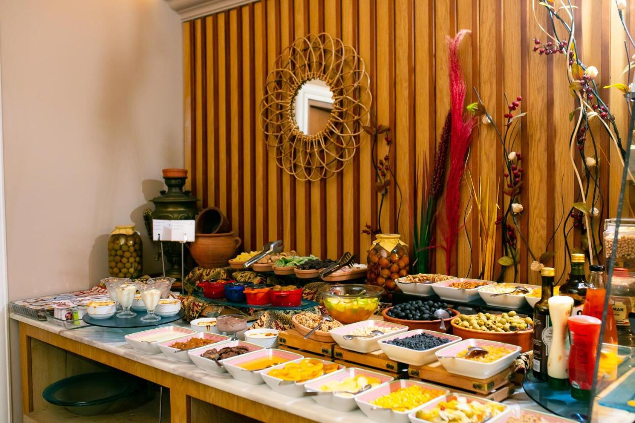 Promenade Hotel Baku Luaran gambar A buffet at a hotel