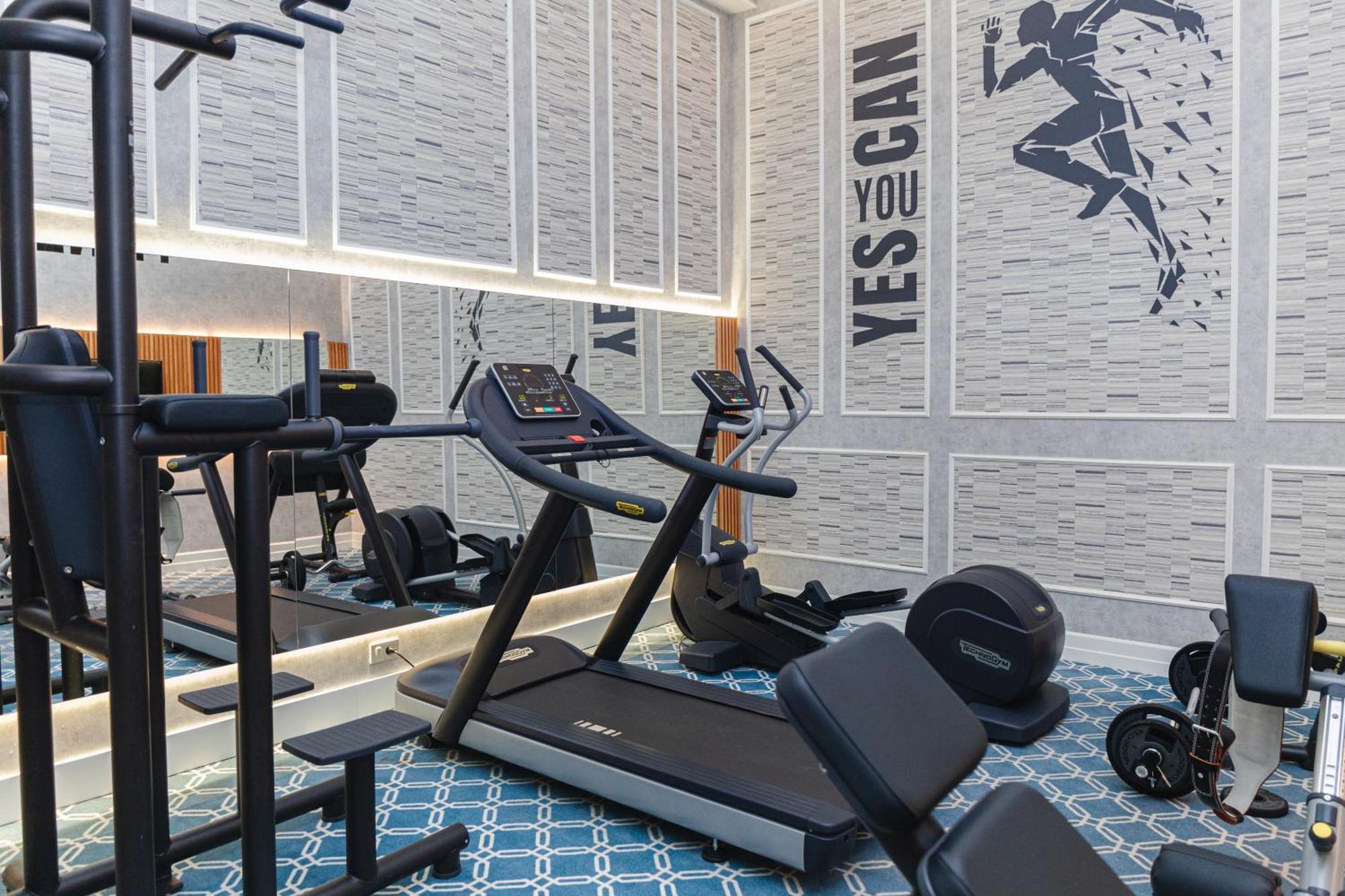 Promenade Hotel Baku Luaran gambar The gym at the hotel