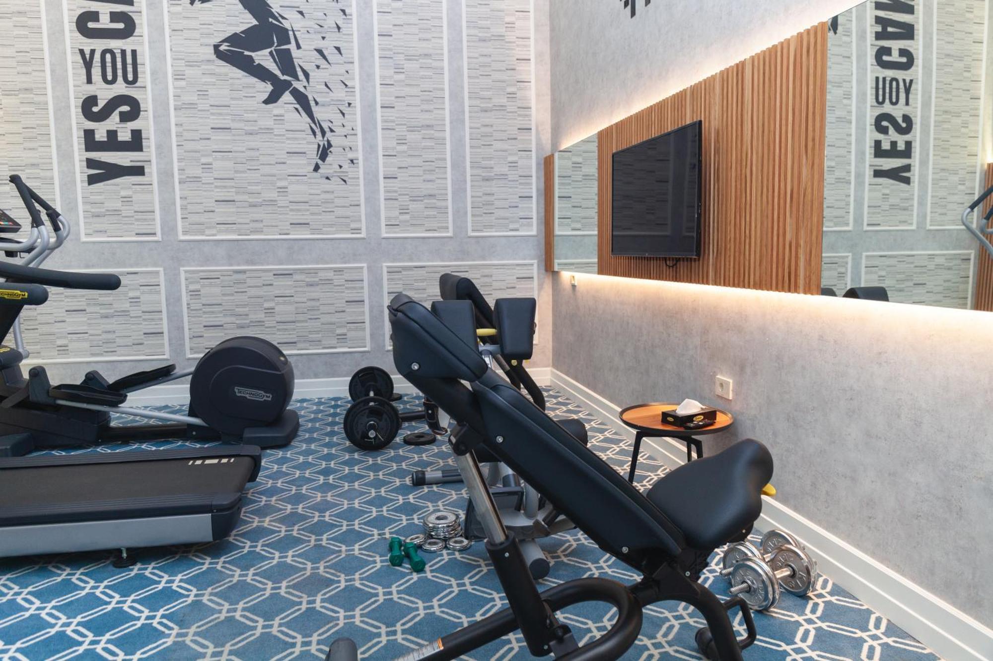 Promenade Hotel Baku Luaran gambar The gym at the hotel