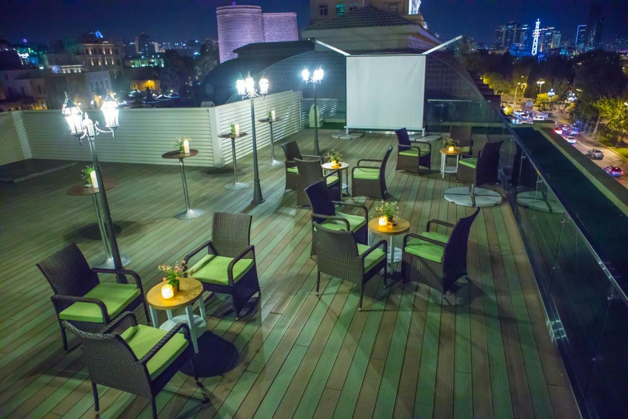 Promenade Hotel Baku Luaran gambar Rooftop bar