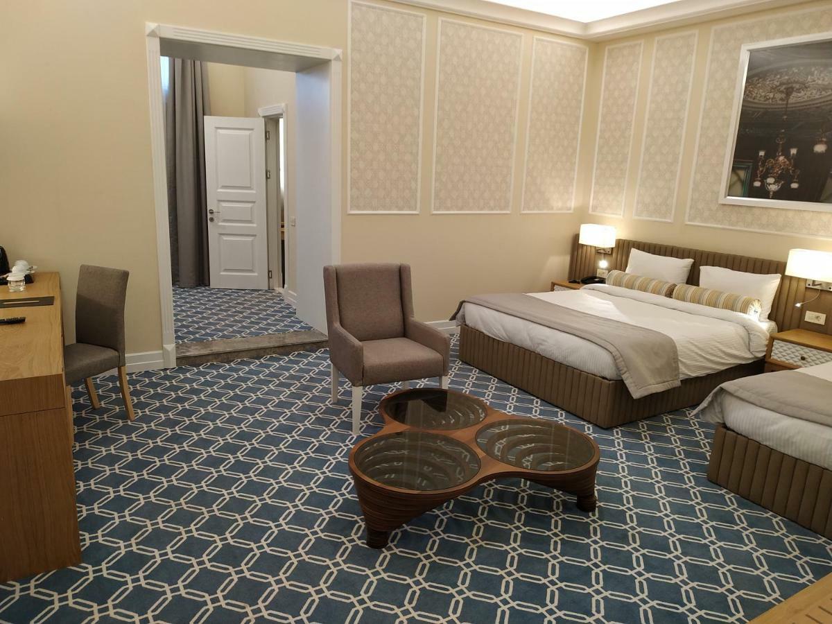 Promenade Hotel Baku Luaran gambar A room at the hotel