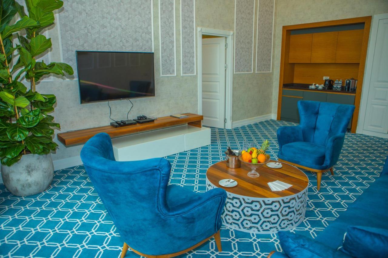 Promenade Hotel Baku Luaran gambar A suite at the hotel